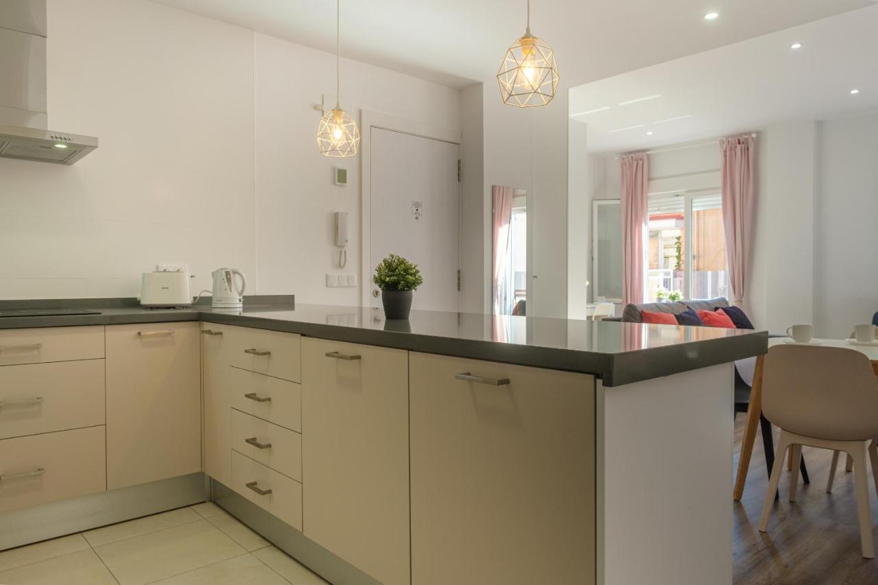 Modern, Stylish & Comfortable Apartment Valencia Bagian luar foto