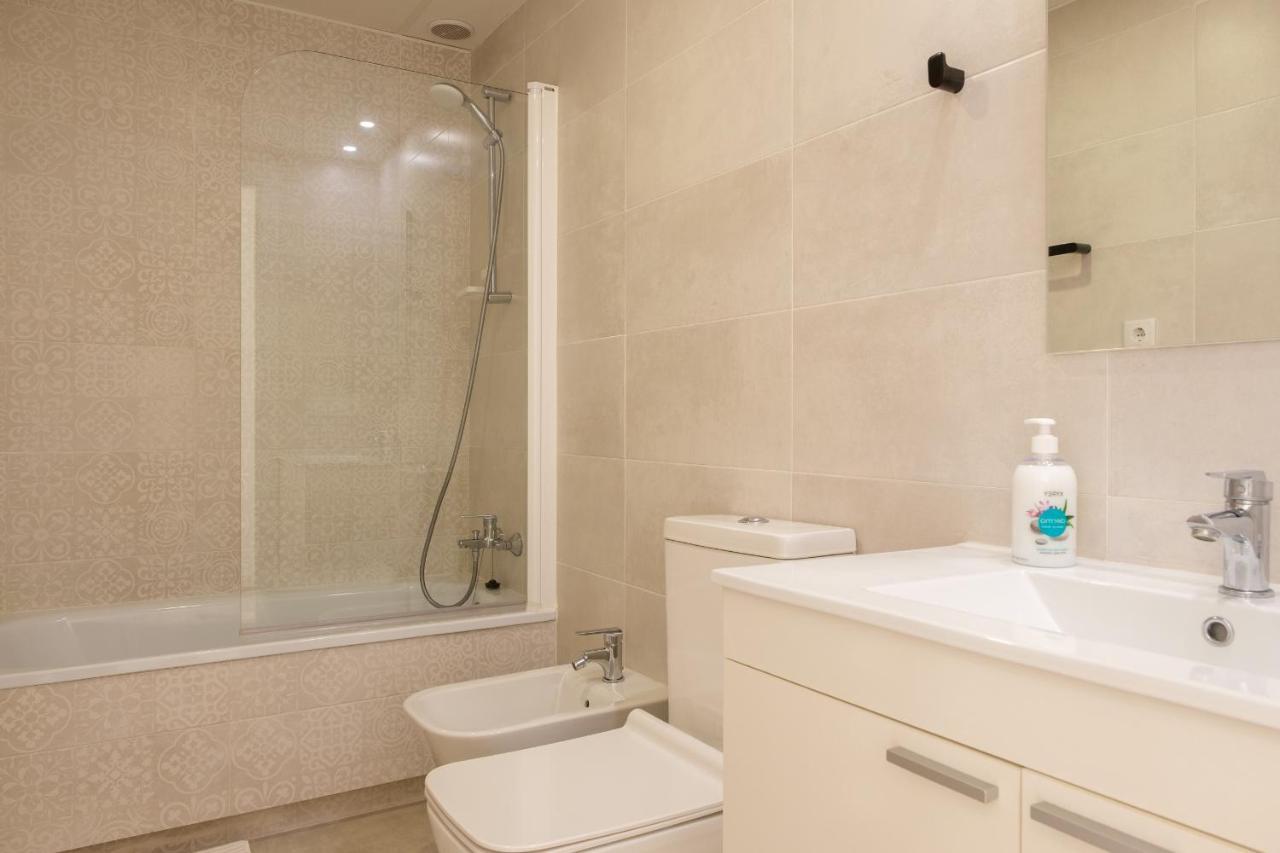 Modern, Stylish & Comfortable Apartment Valencia Bagian luar foto